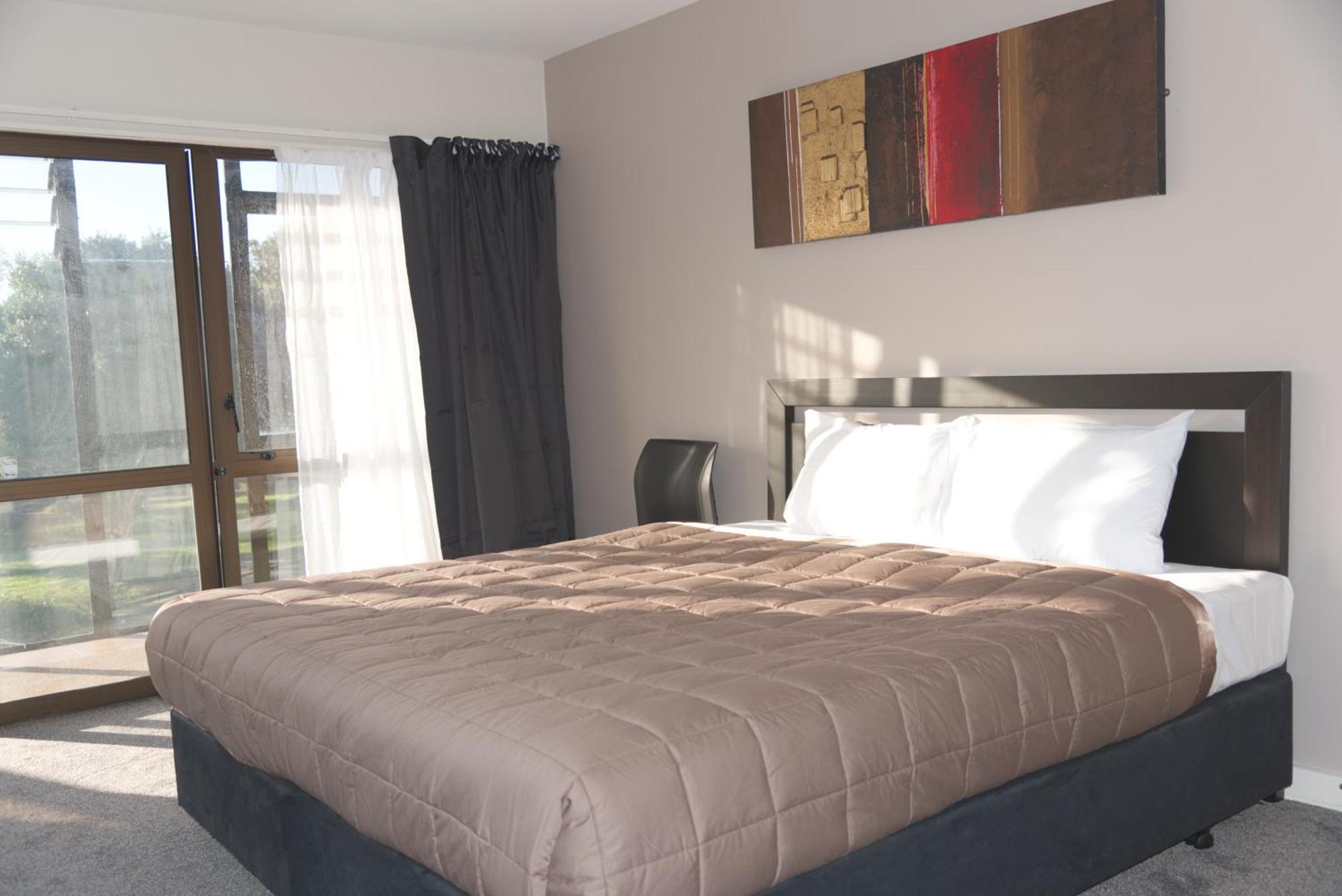 Aotea Lodge Порируа Екстериор снимка