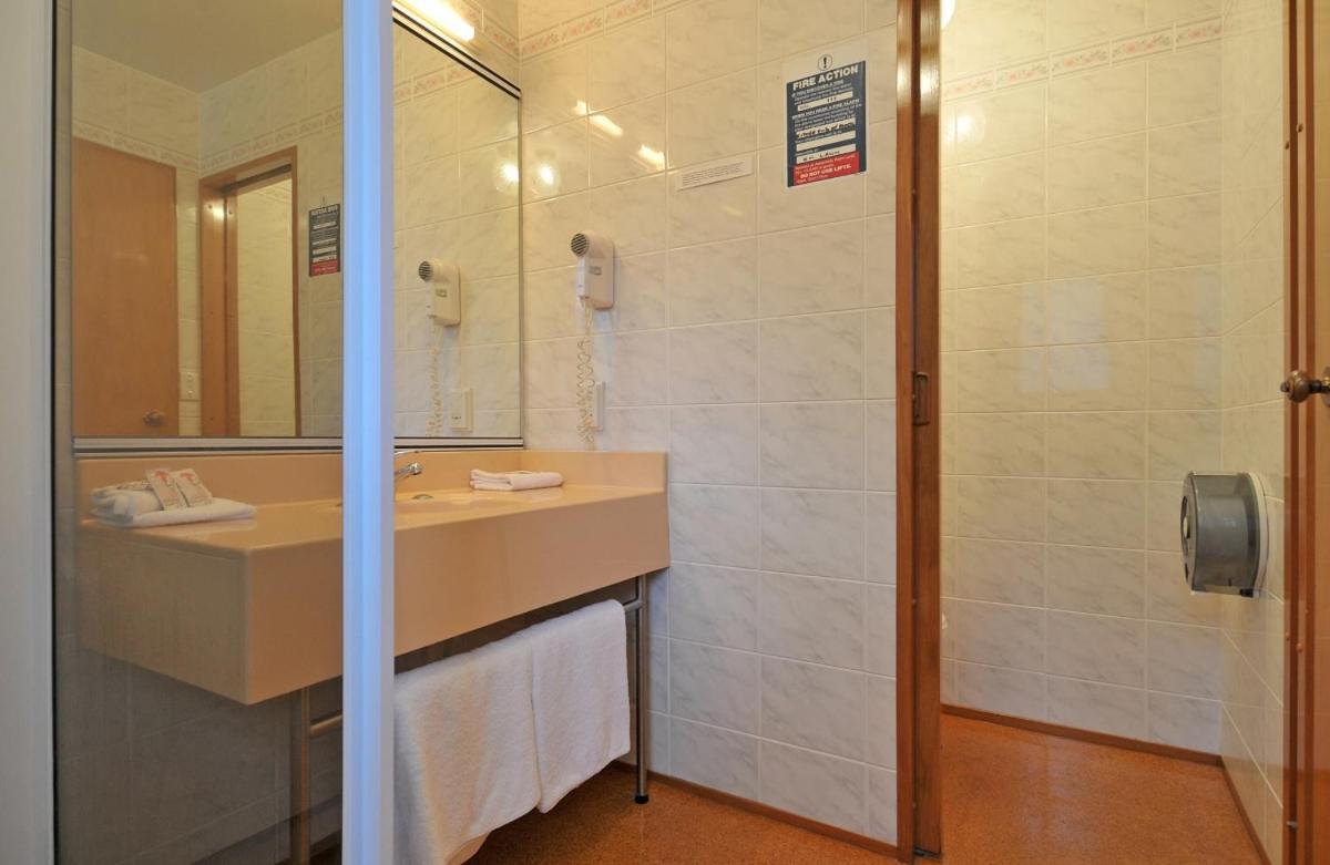Aotea Lodge Порируа Екстериор снимка