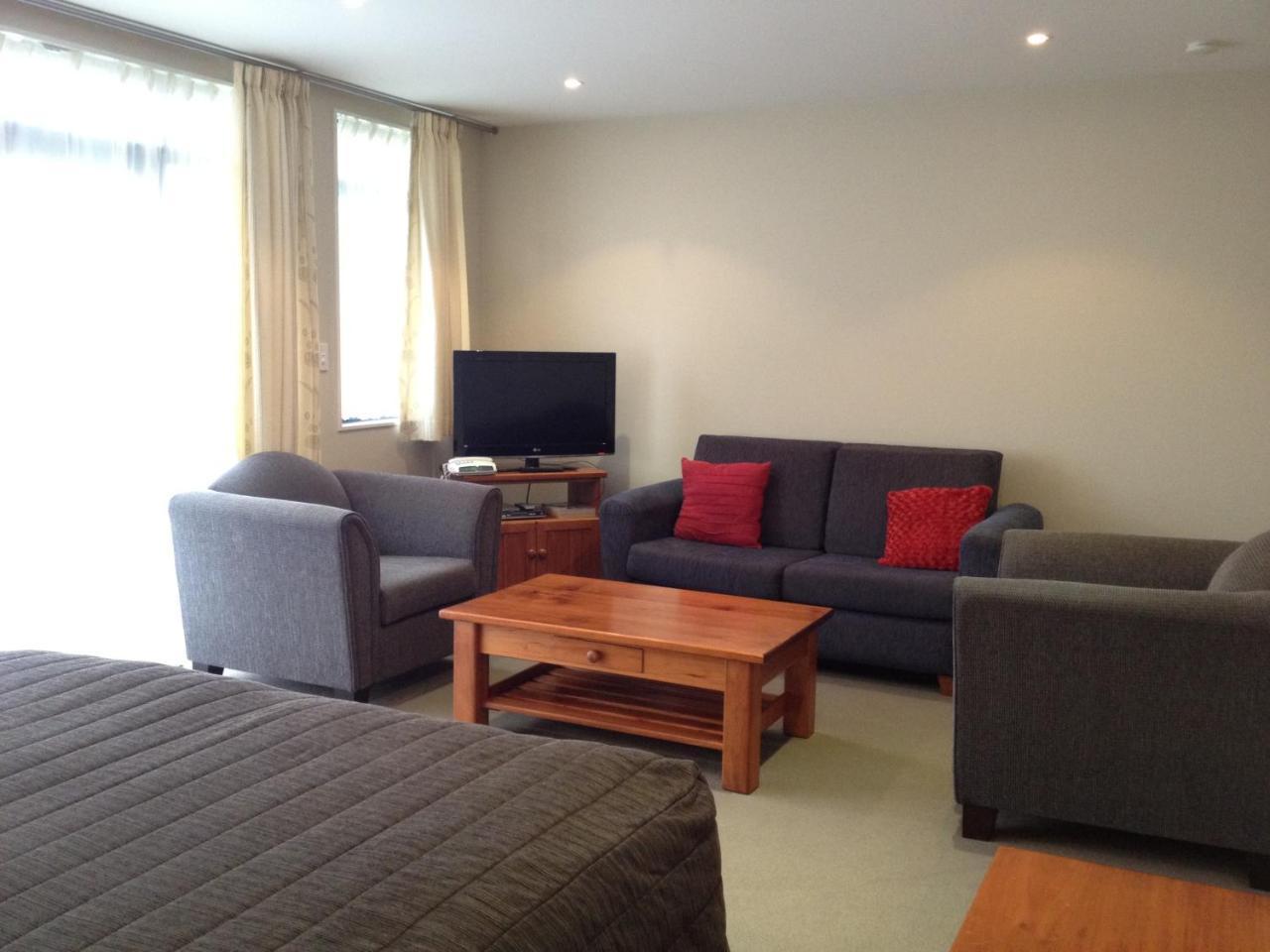 Aotea Lodge Порируа Екстериор снимка