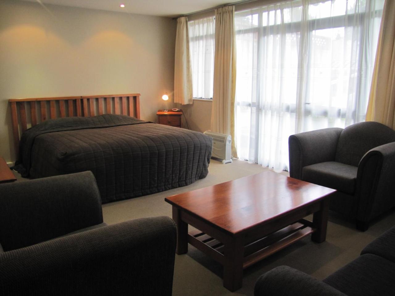 Aotea Lodge Порируа Екстериор снимка